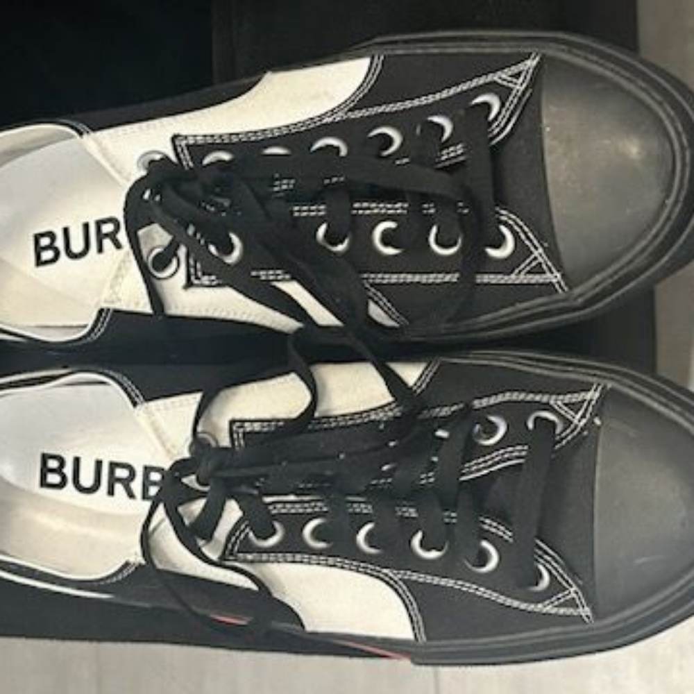 Burberry shoes - Picture 2 of 3